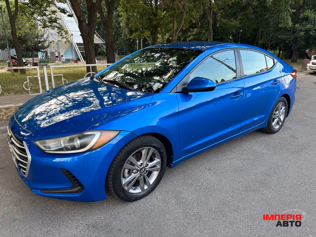 Hyundai Elantra - фото 1