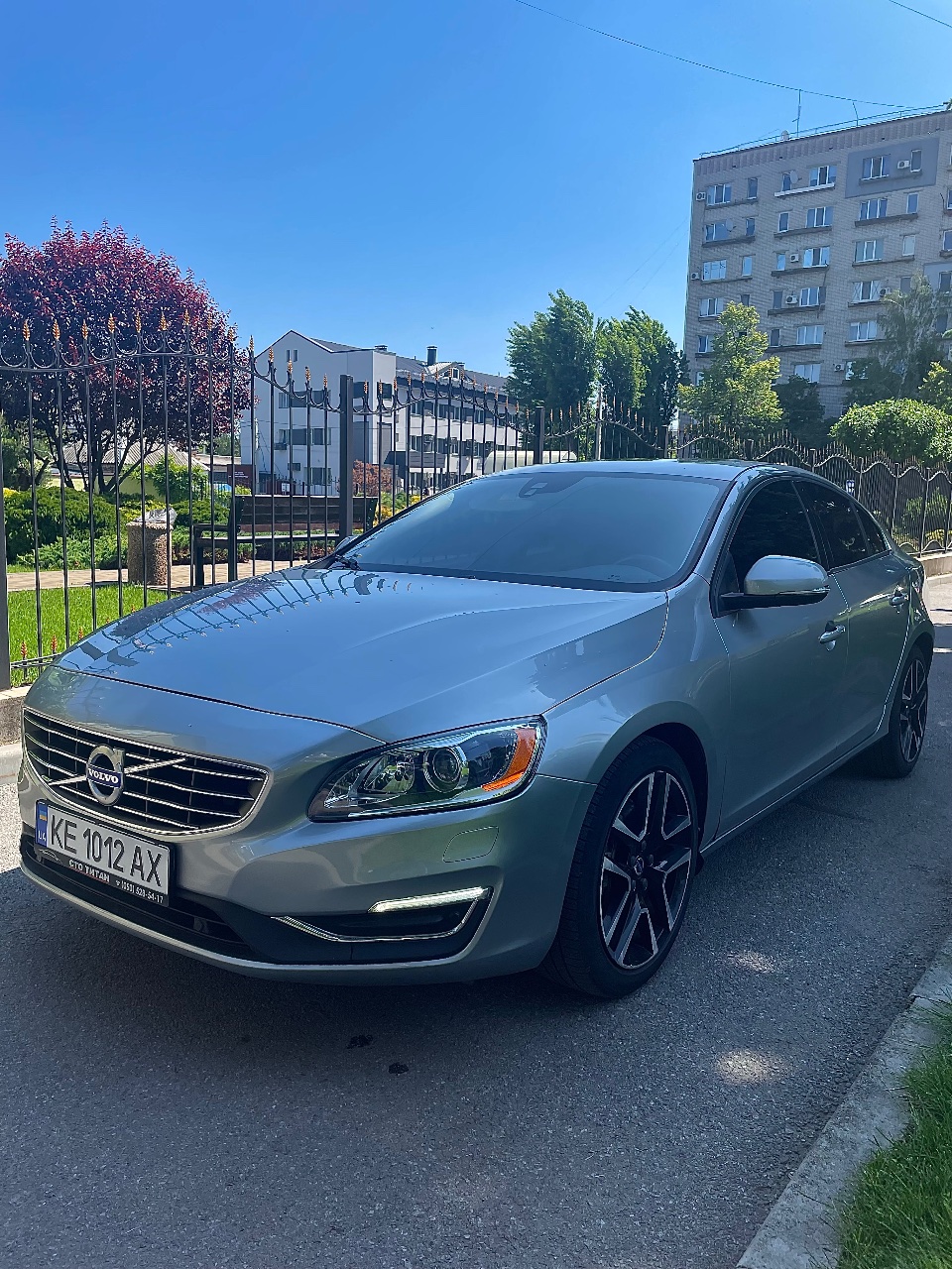 Volvo S60 - фото 1