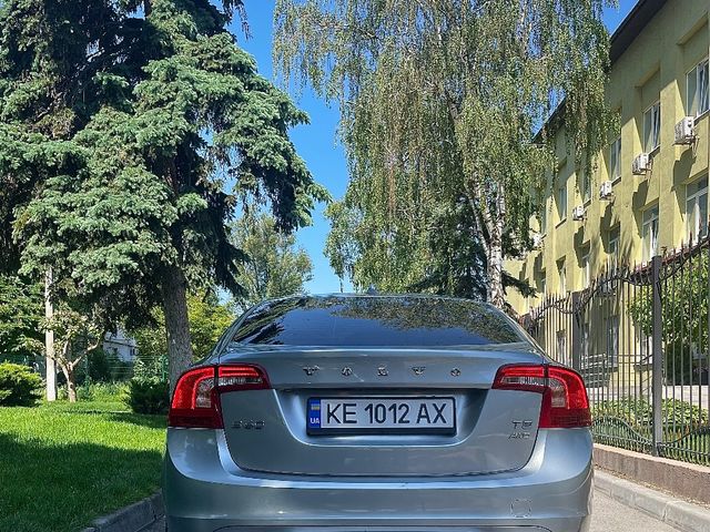 Volvo S60 - фото 2