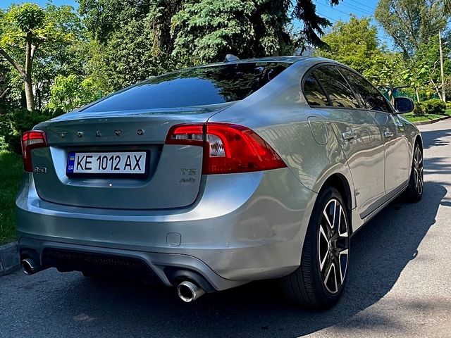 Volvo S60 - фото 3