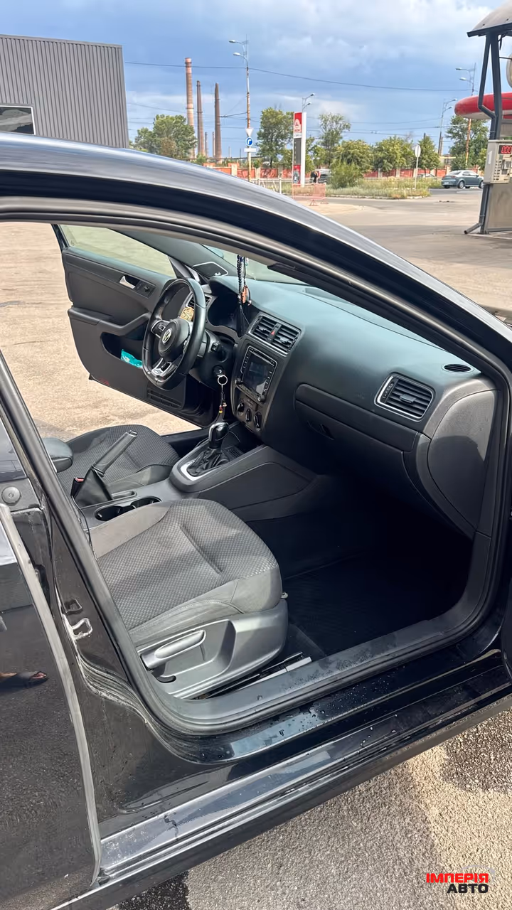 Volkswagen Jetta - фото 12
