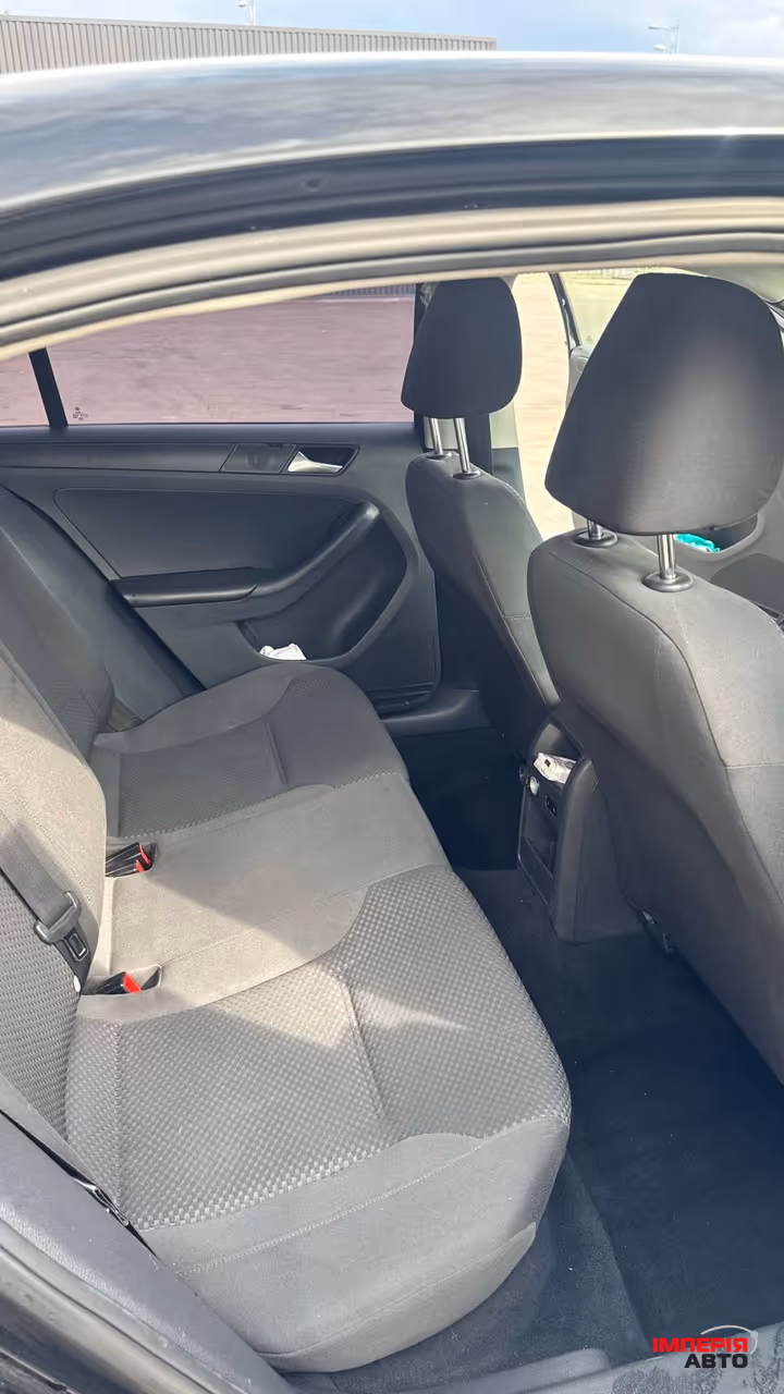 Volkswagen Jetta - фото 13