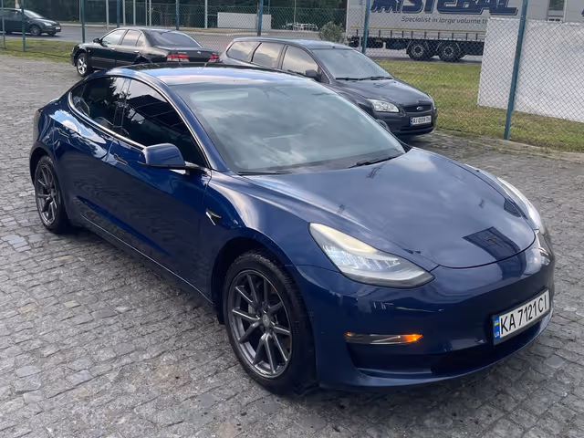 Tesla Model 3 - зображення 4