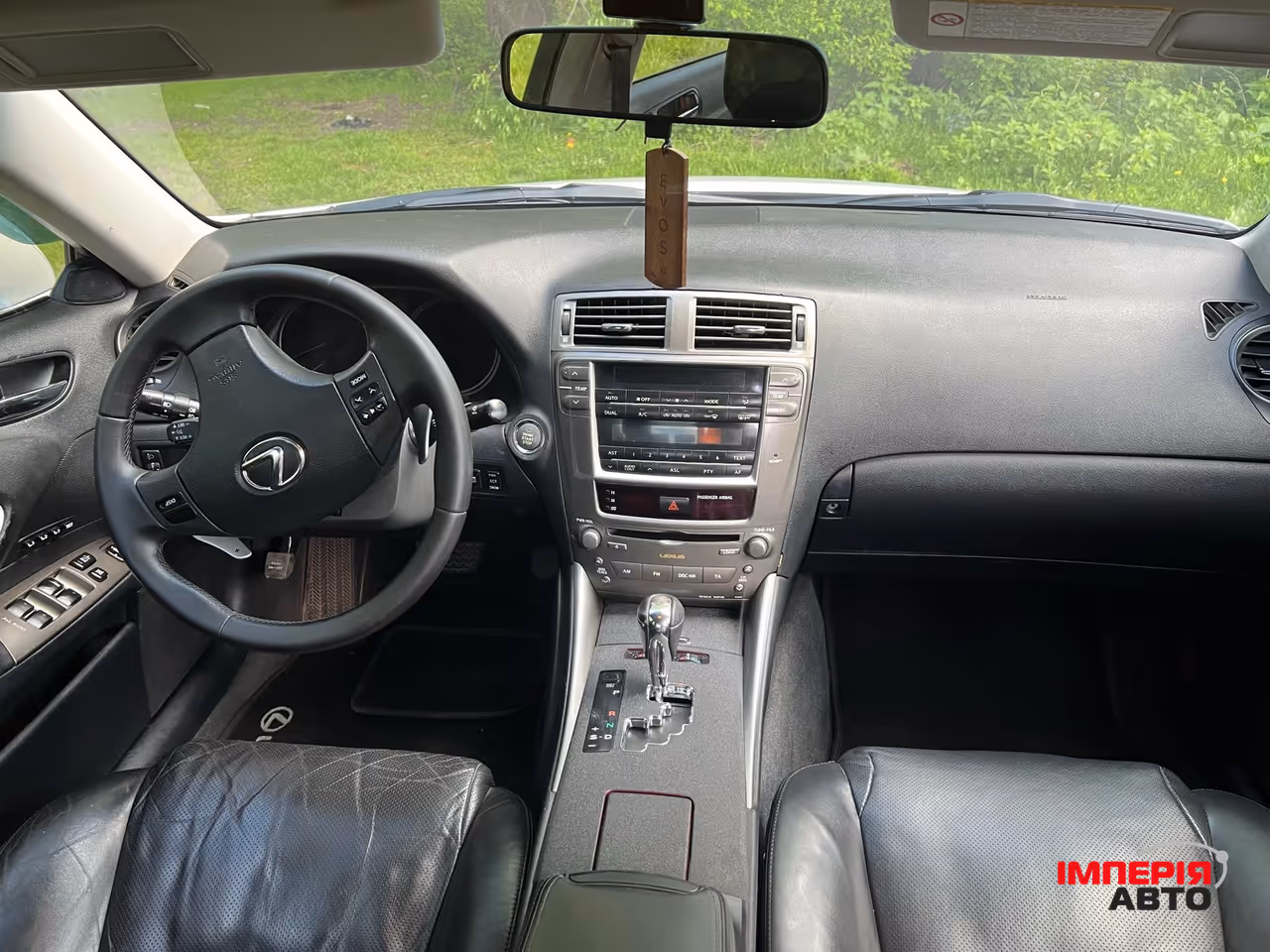 Lexus IS - фото 12