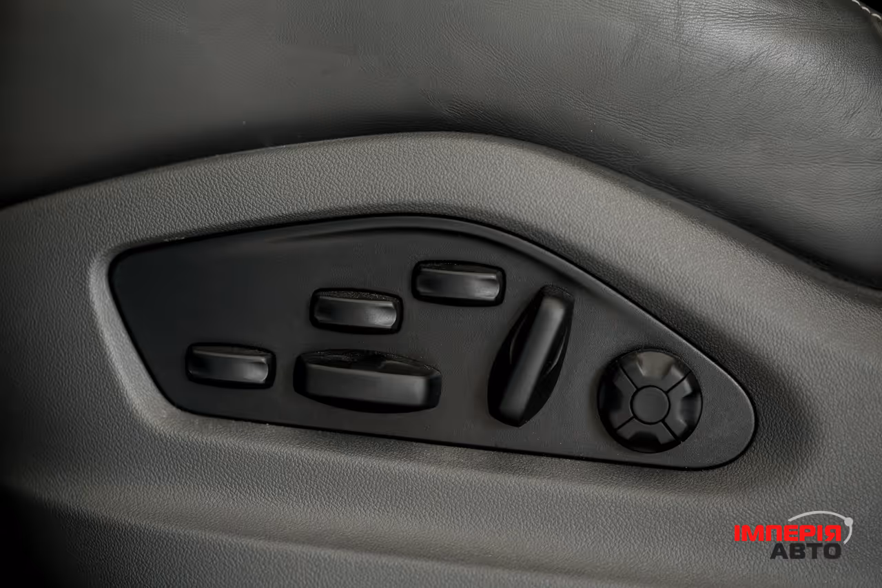 Porsche Cayenne - фото 36