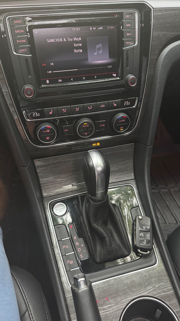 Volkswagen Passat (North America and China) - фото 18