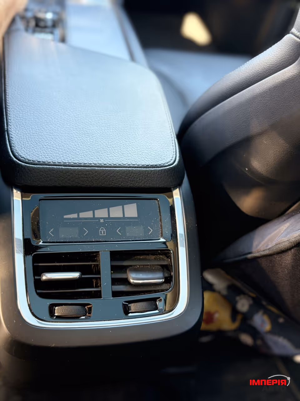 Volvo XC90 - фото 8