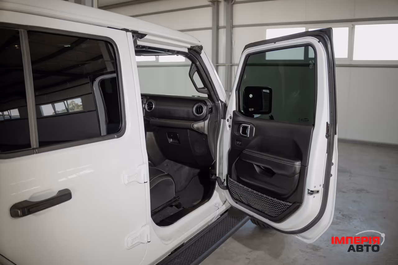 Jeep Wrangler - фото 39