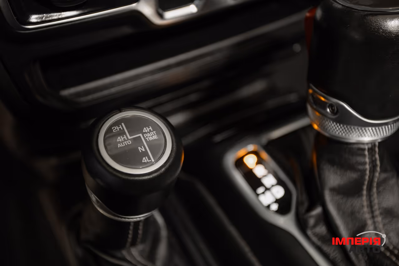 Jeep Wrangler - фото 18