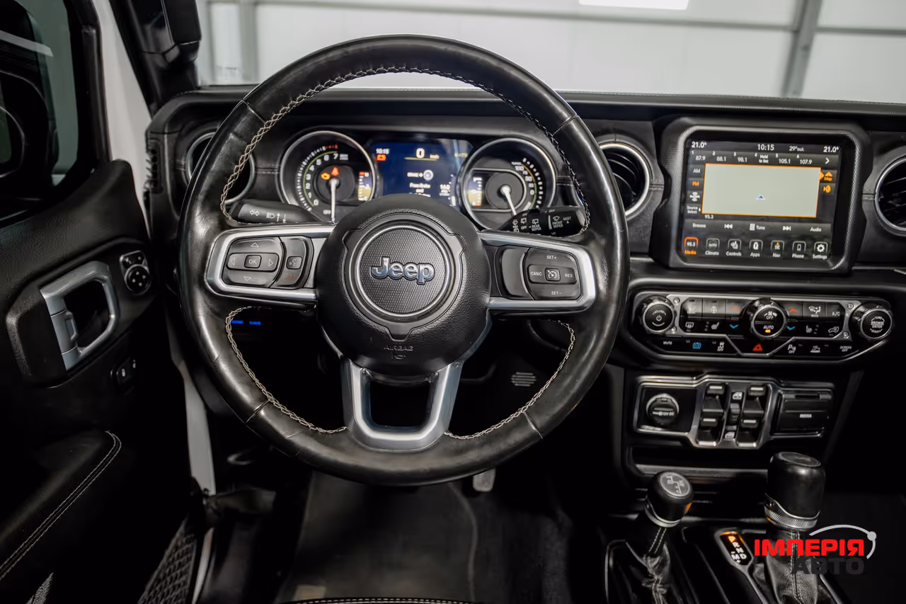 Jeep Wrangler - фото 12