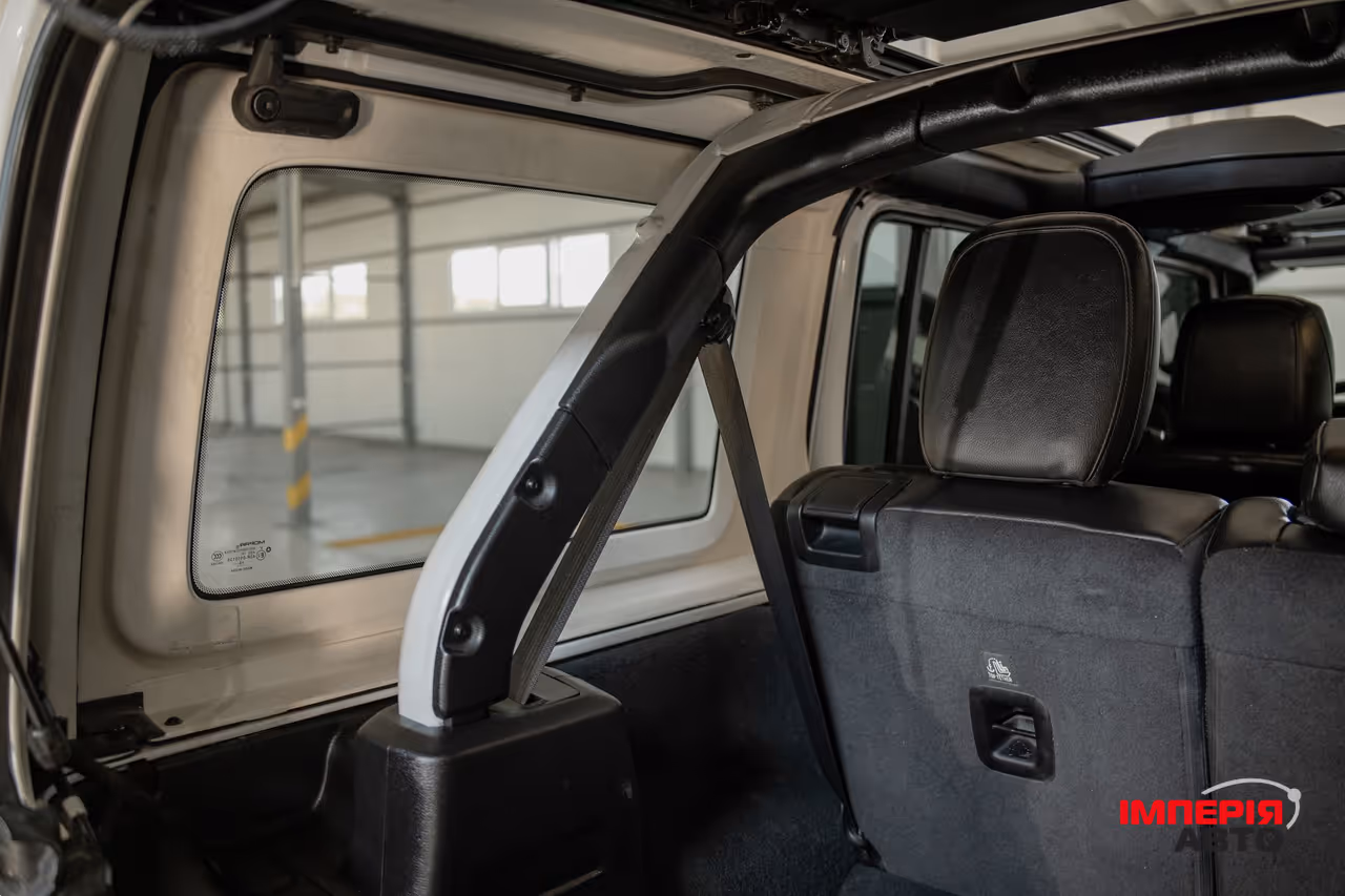 Jeep Wrangler - фото 32
