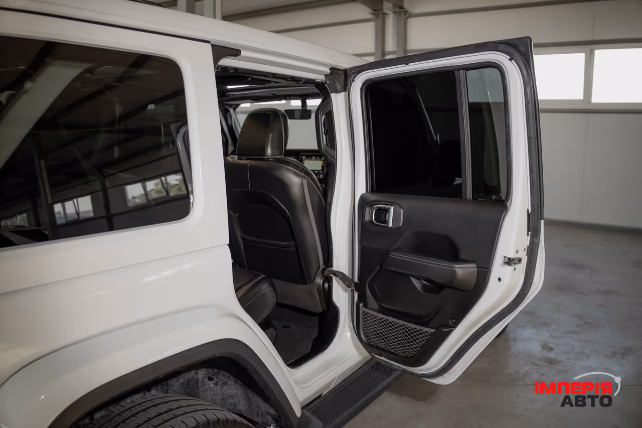 Jeep Wrangler - фото 36