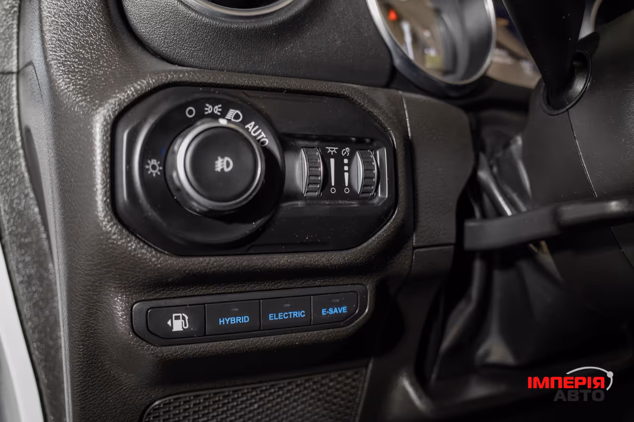 Jeep Wrangler - фото 25