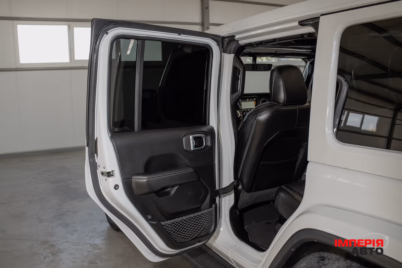 Jeep Wrangler - фото 27