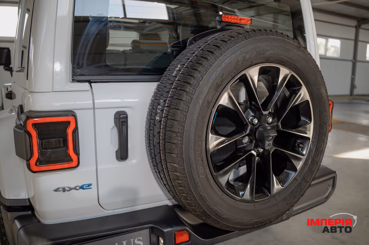 Jeep Wrangler - фото 34