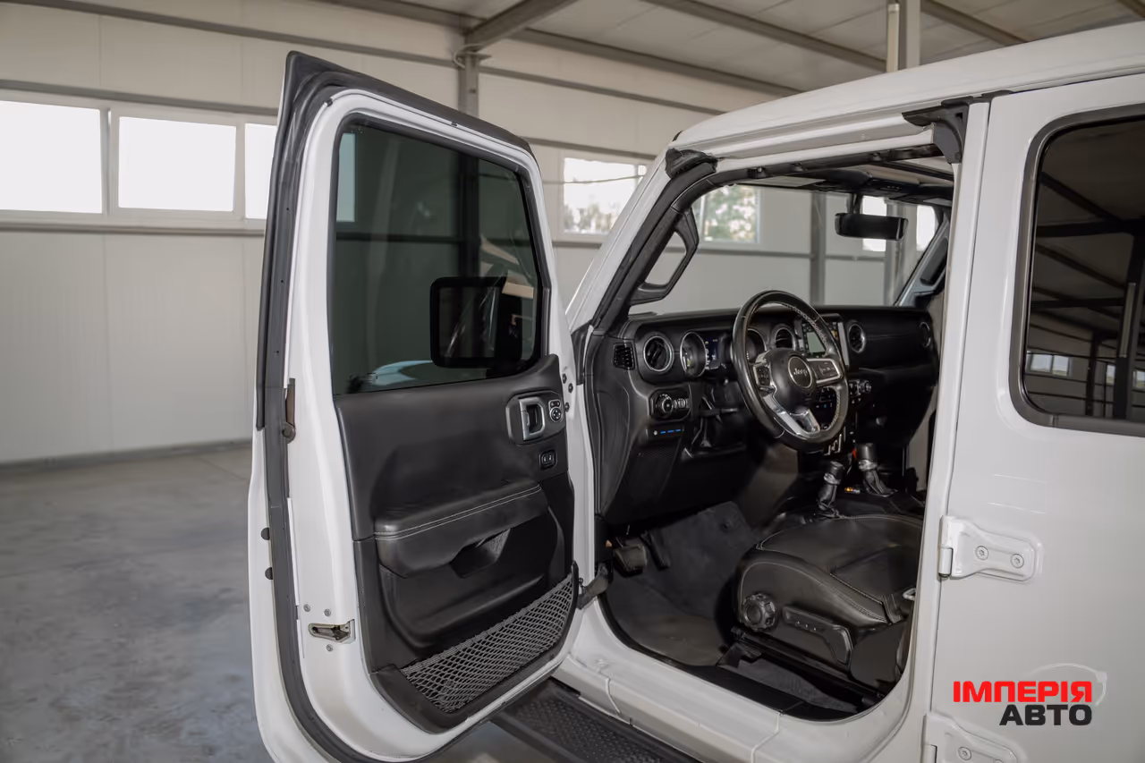 Jeep Wrangler - фото 22