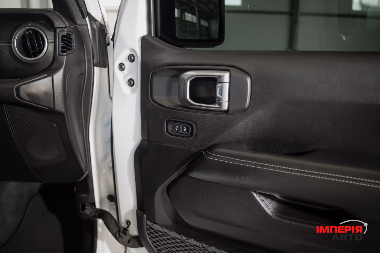 Jeep Wrangler - фото 40