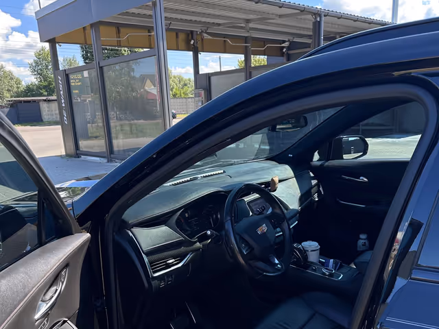 Cadillac XT4 - зображення 4