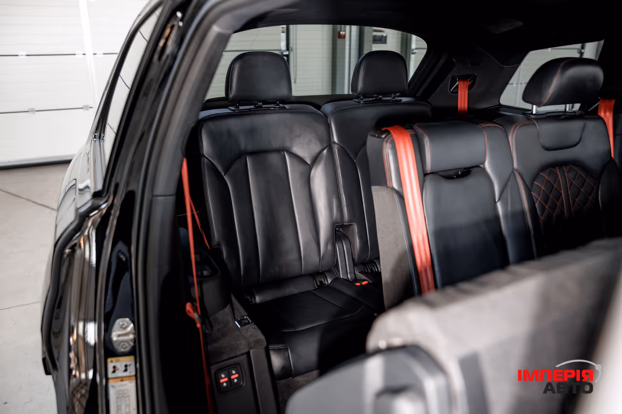 Audi Q7 - фото 48