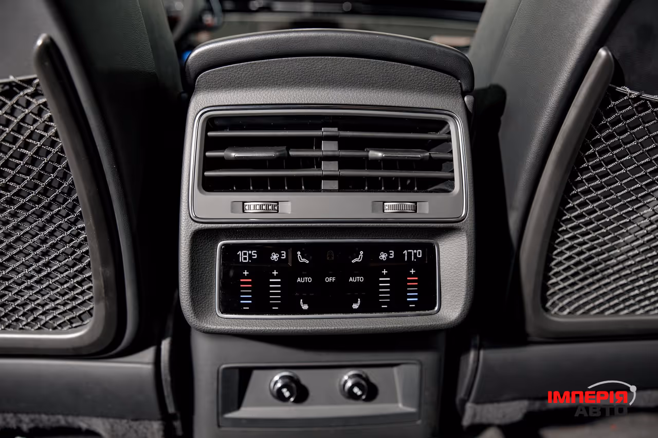 Audi Q7 - фото 27