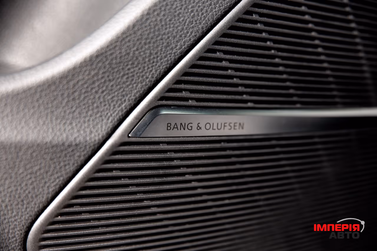 Audi Q7 - фото 22