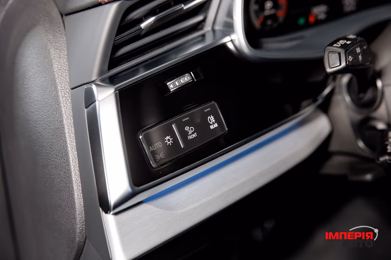 Audi Q7 - фото 24