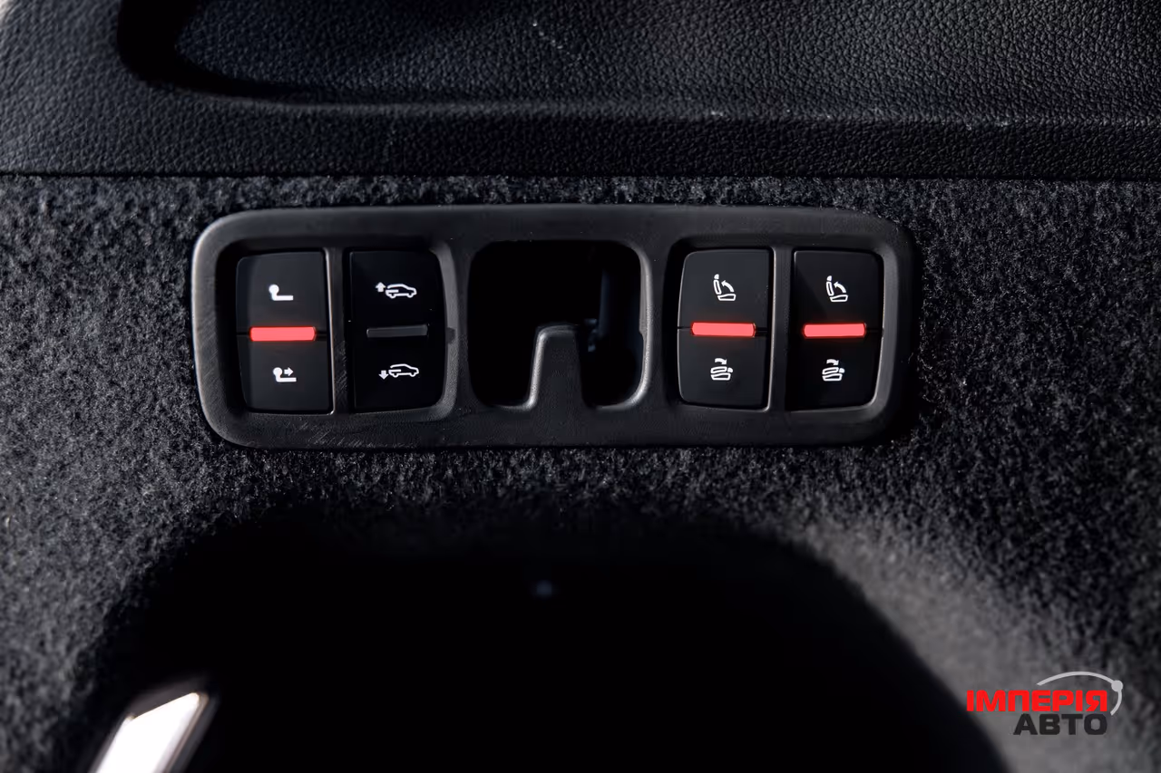 Audi Q7 - фото 30