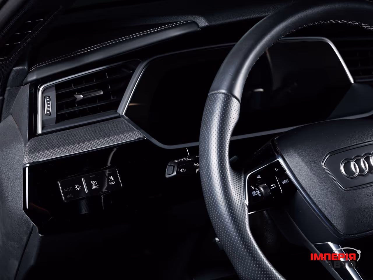 Audi Q8 e-tron - фото 35
