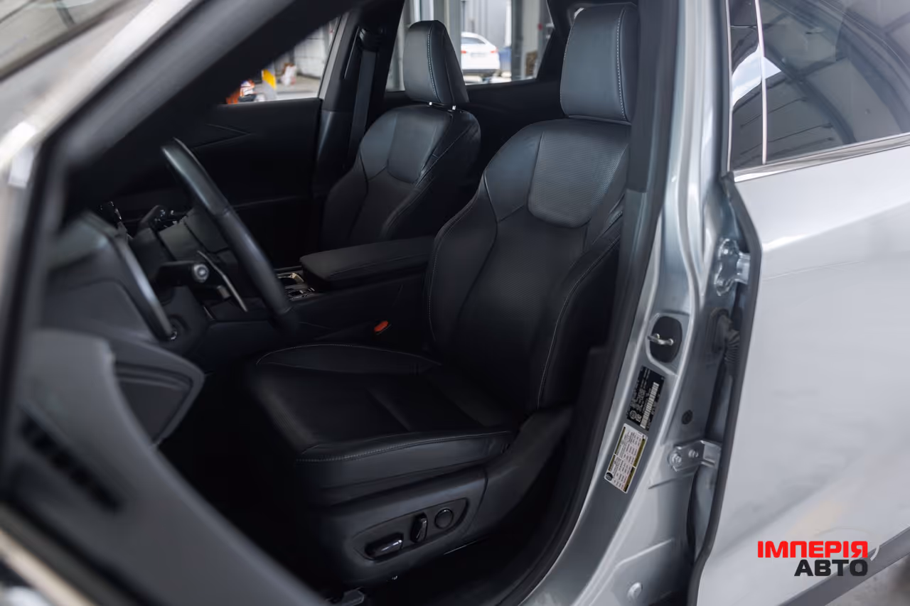Lexus RX - фото 13