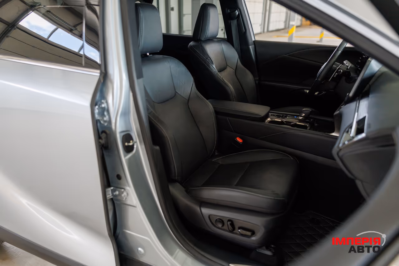 Lexus RX - фото 26