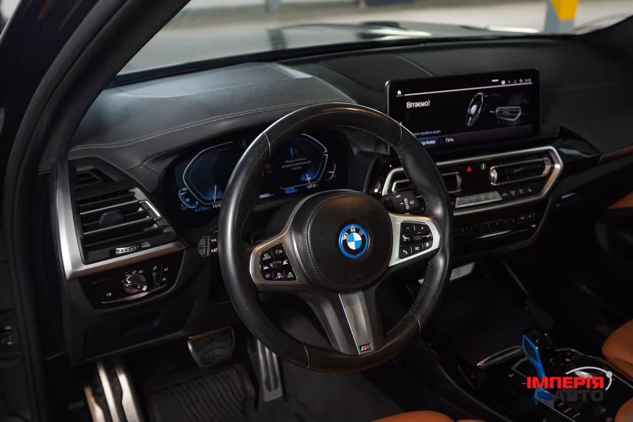 BMW iX3 - фото 12