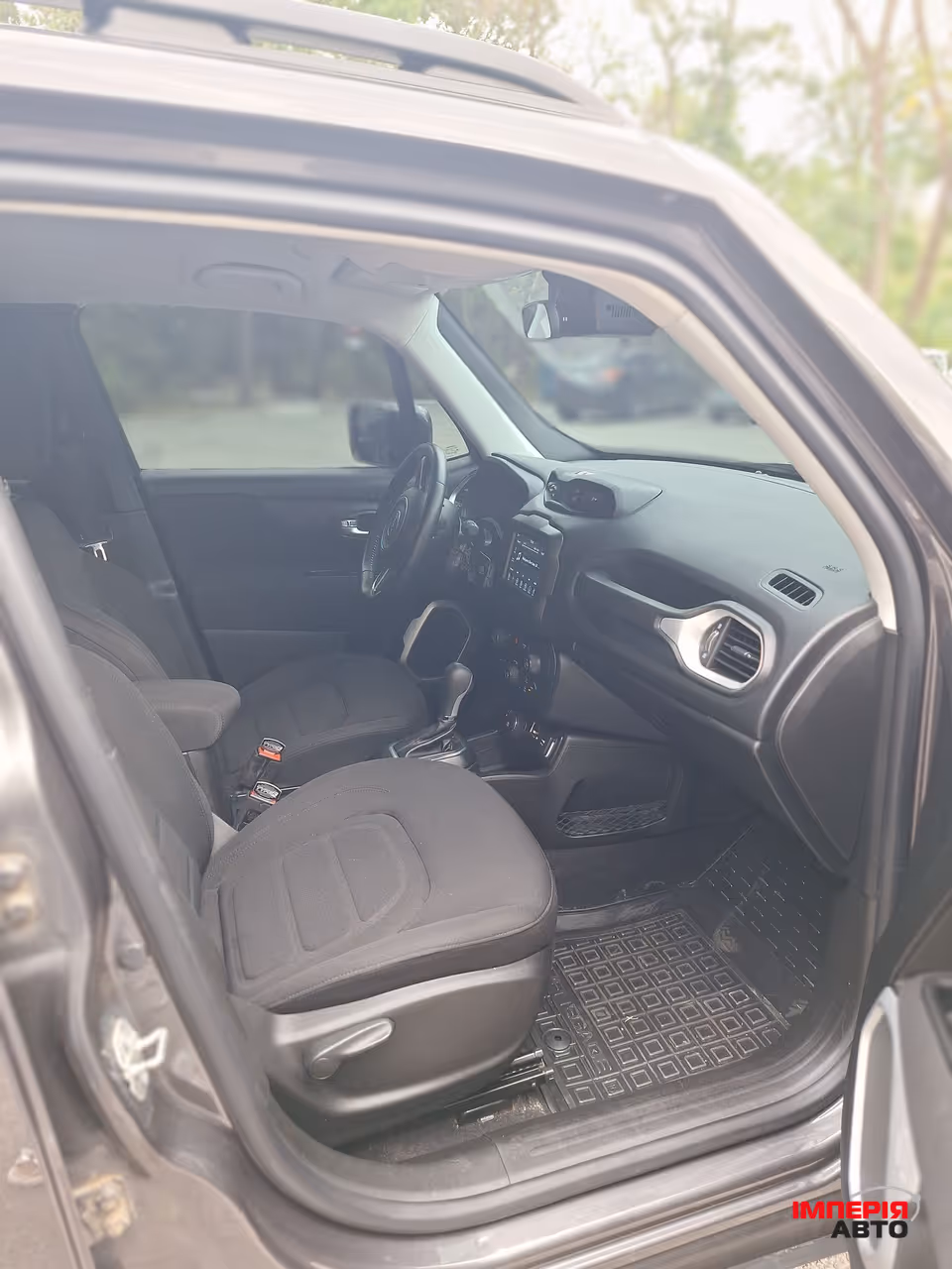 Jeep Renegade - фото 12