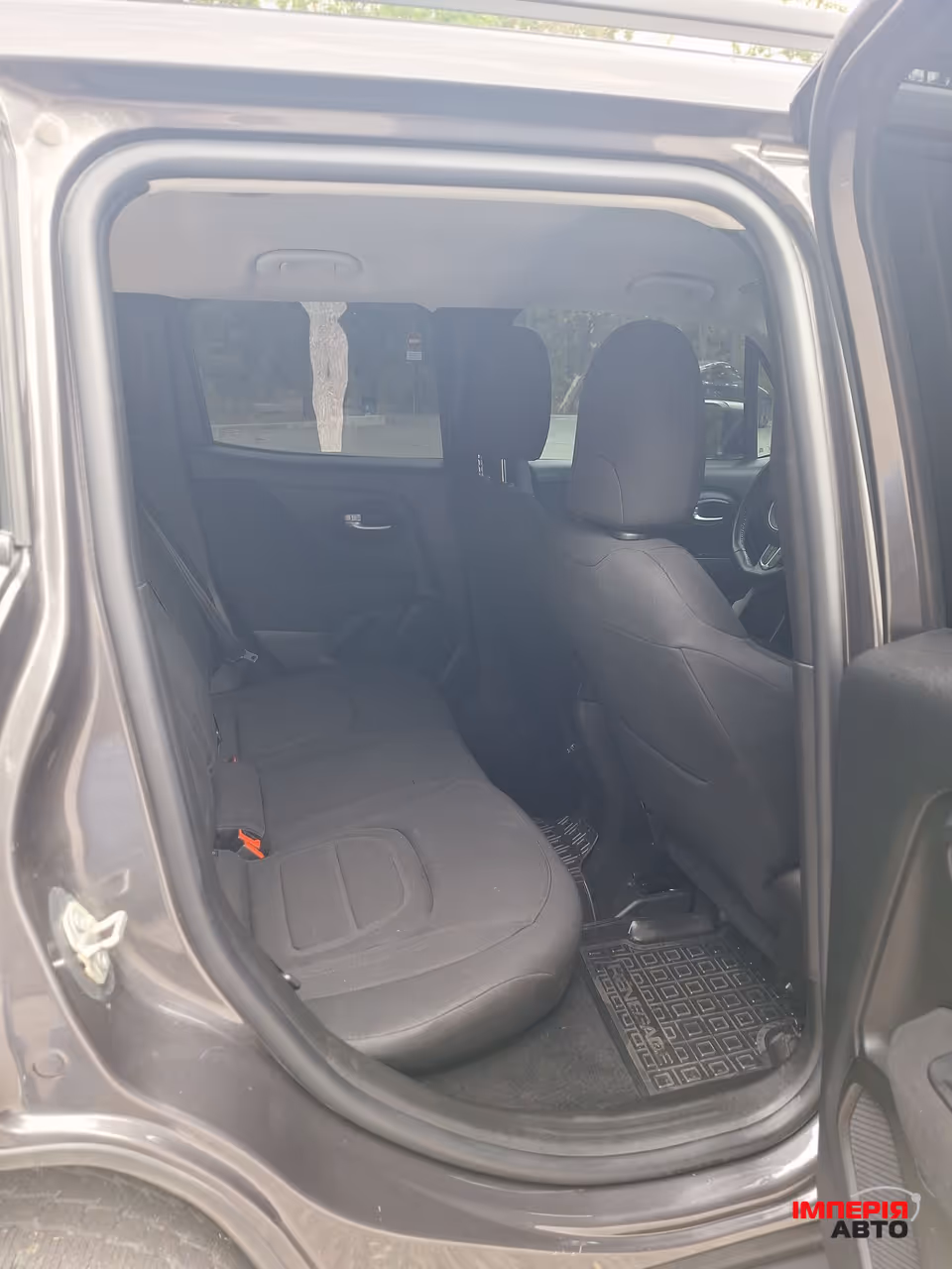 Jeep Renegade - фото 16