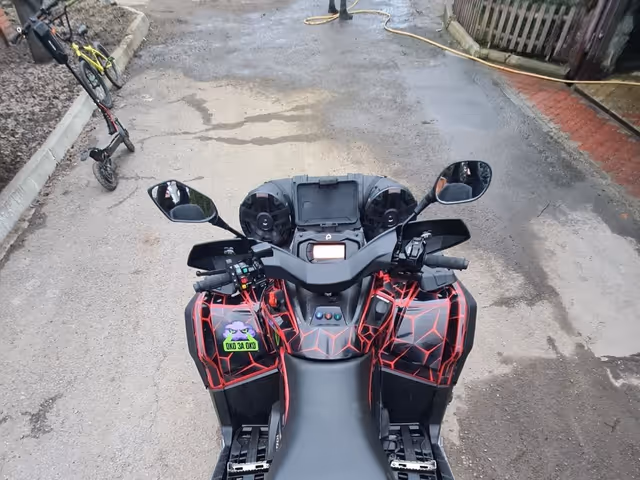 BRP Can-Am Outlander MAX 1000 - зображення 1