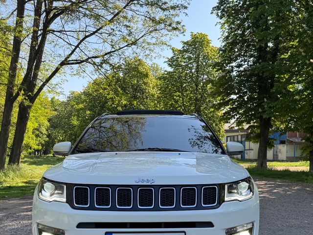 Jeep Compass - фото 1