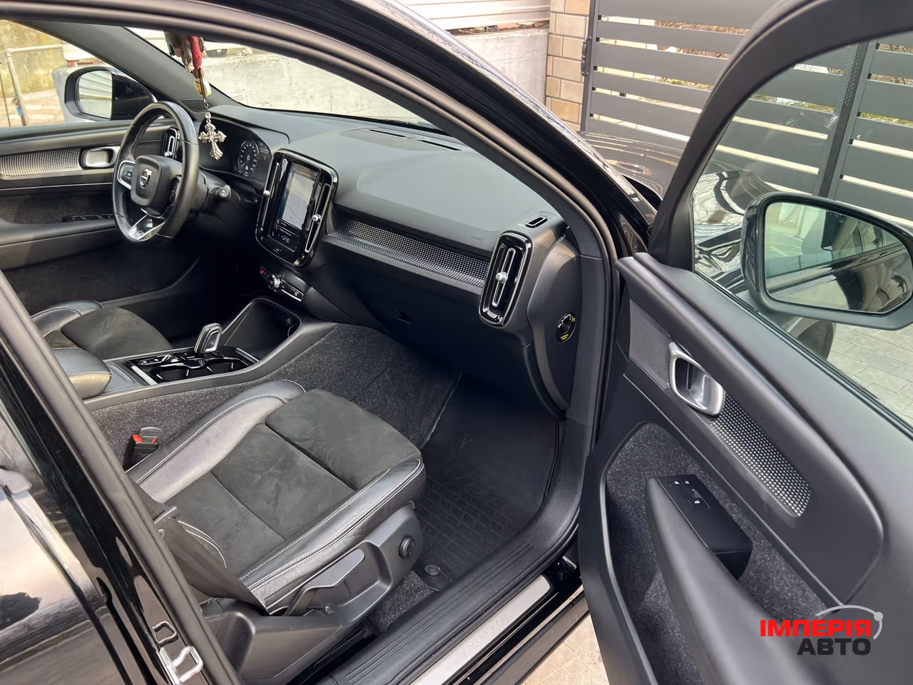 Volvo XC40 - фото 26