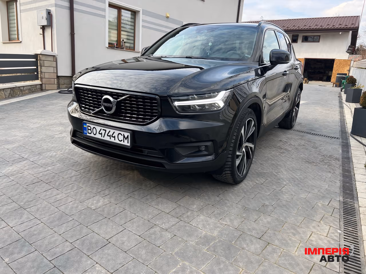 Volvo XC40 - фото 1