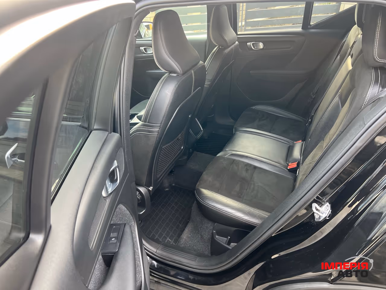 Volvo XC40 - фото 24