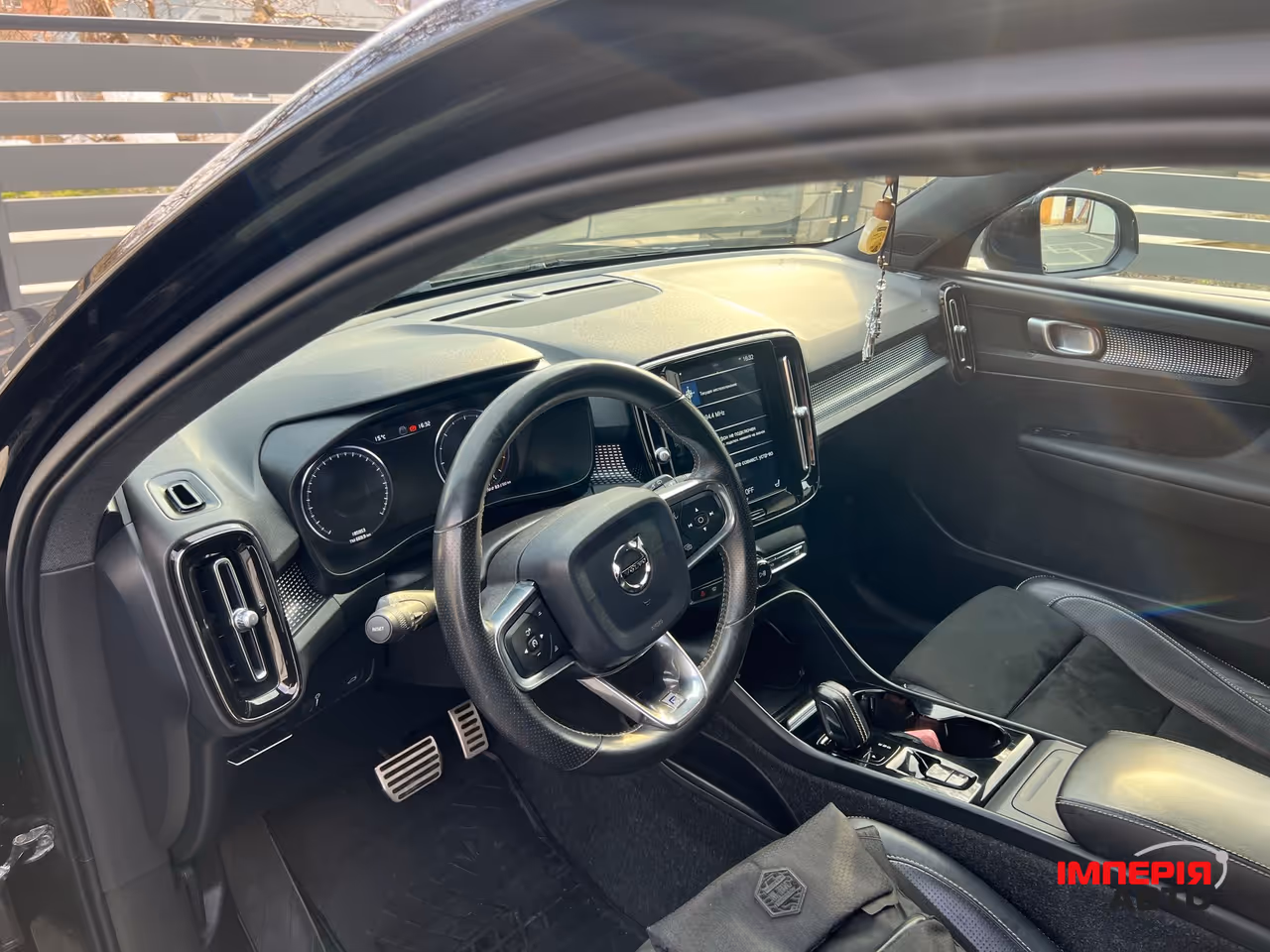 Volvo XC40 - фото 4