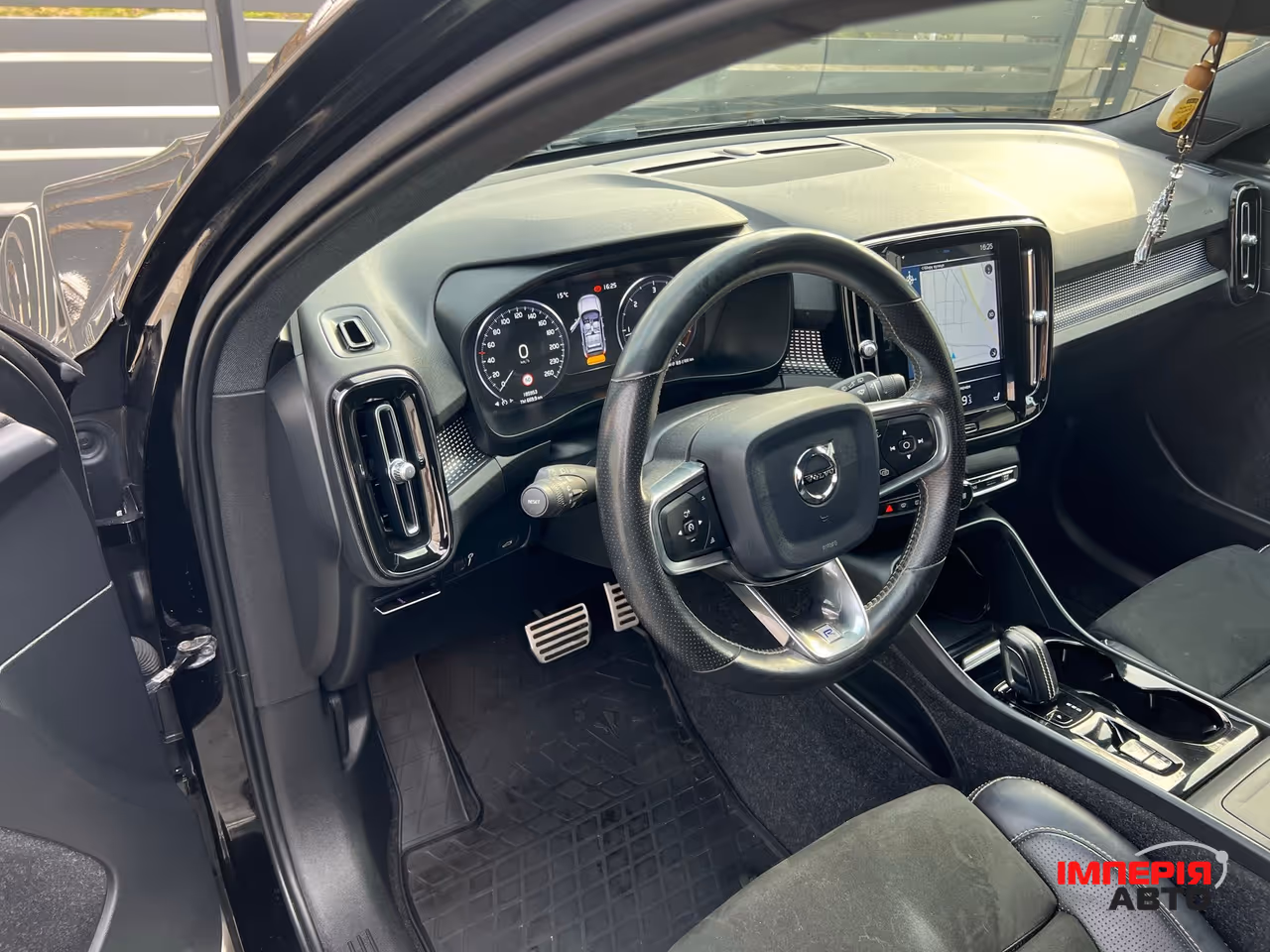 Volvo XC40 - фото 23