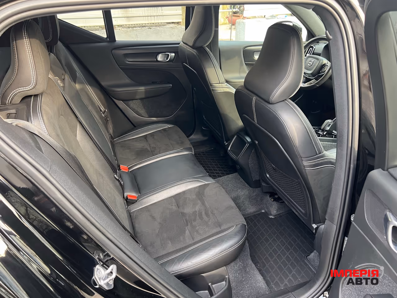 Volvo XC40 - фото 27