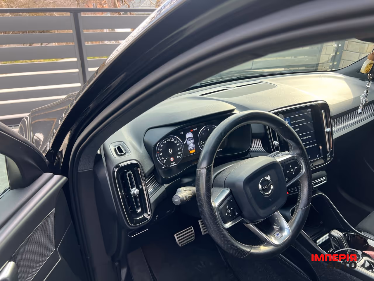 Volvo XC40 - фото 19