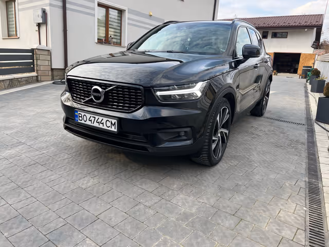 Volvo XC40 - зображення 1