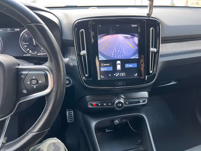 Volvo XC40 - зображення 2