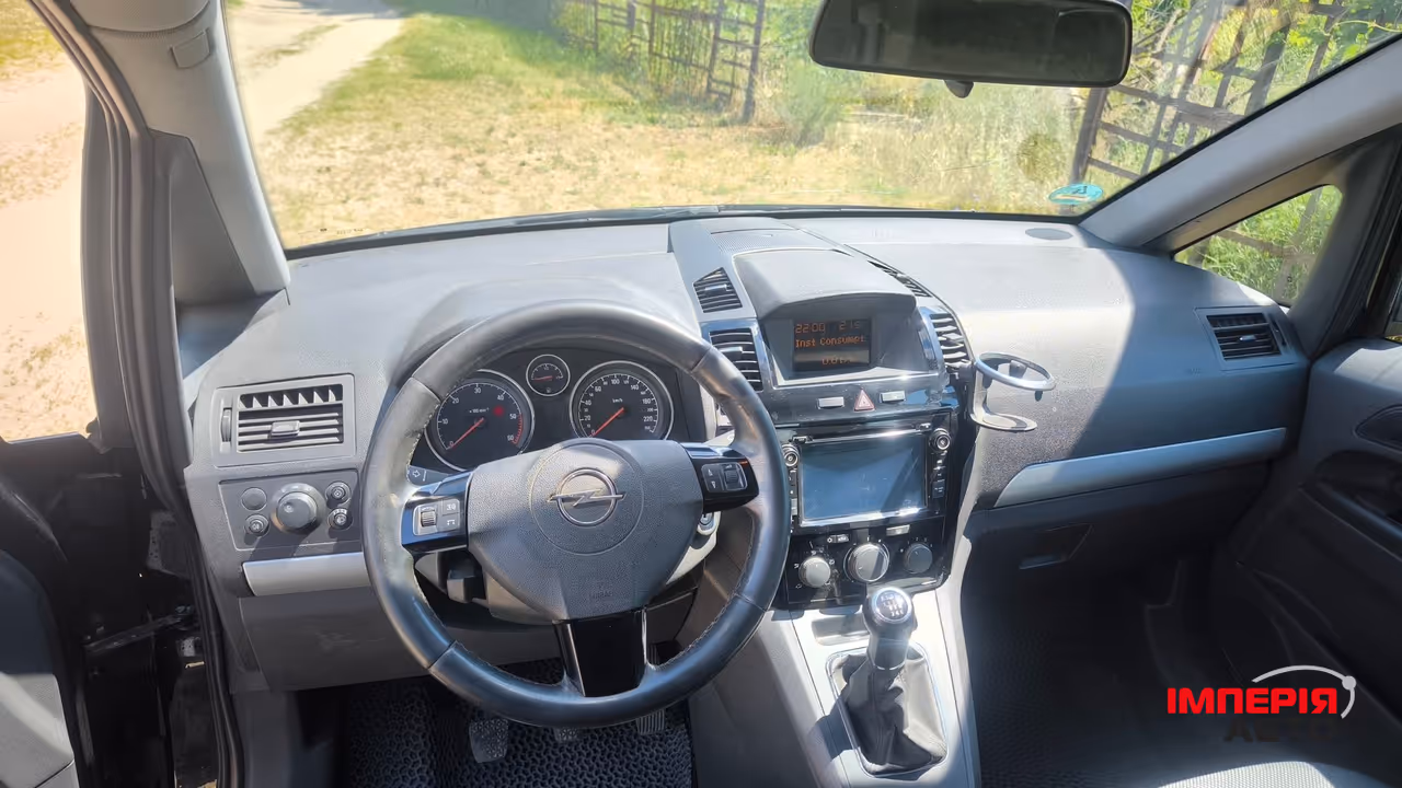 Opel Zafira - фото 8