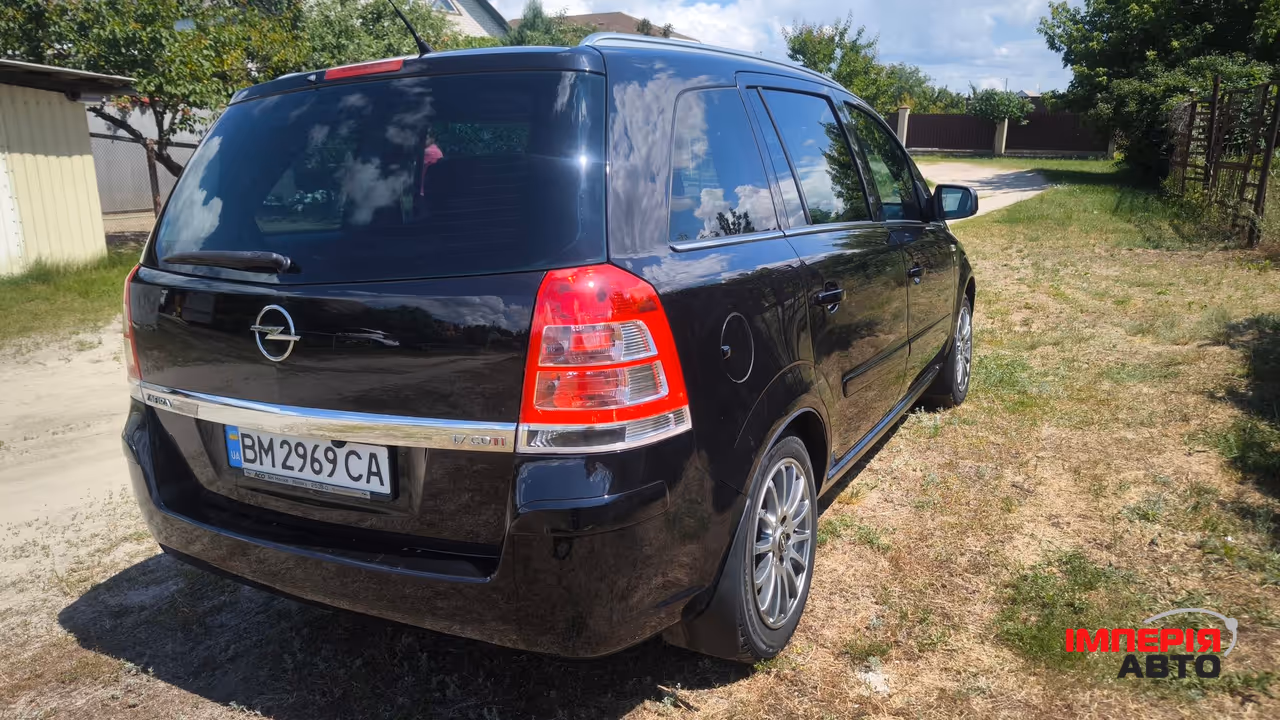 Opel Zafira - фото 7