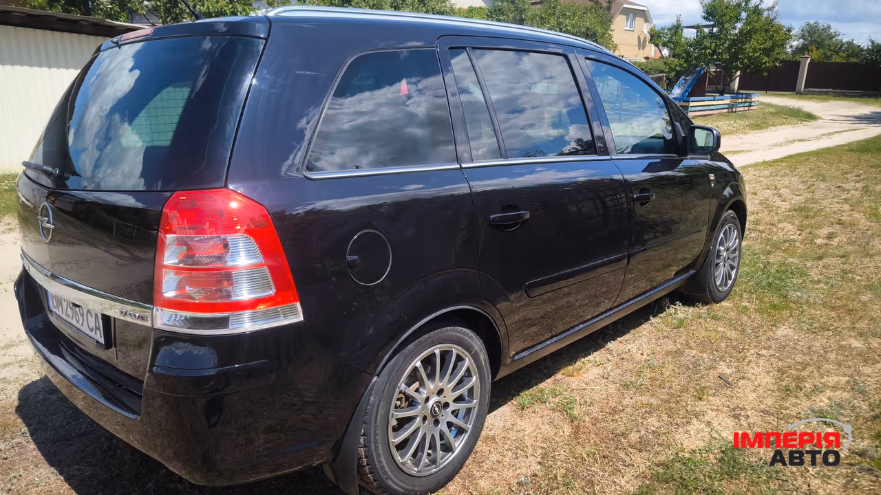 Opel Zafira - фото 6