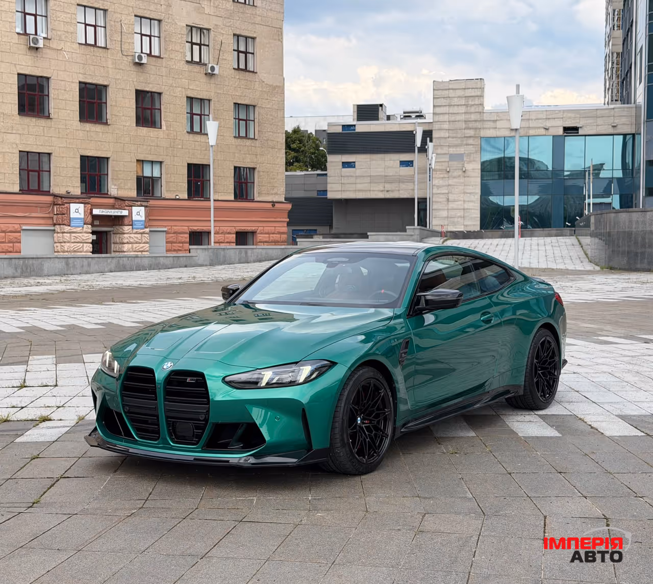 BMW M4 - фото 1