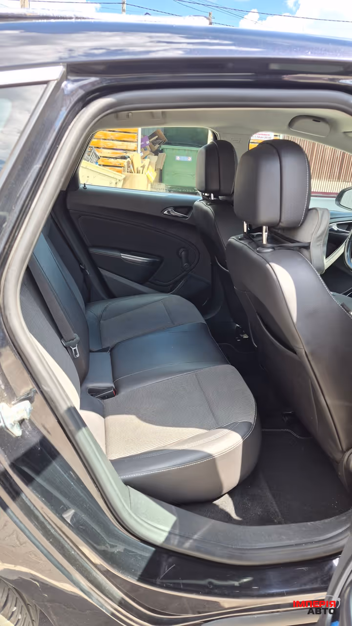 Opel Astra - фото 8