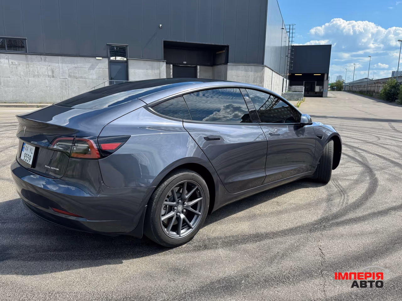 Tesla Model 3 - фото 8